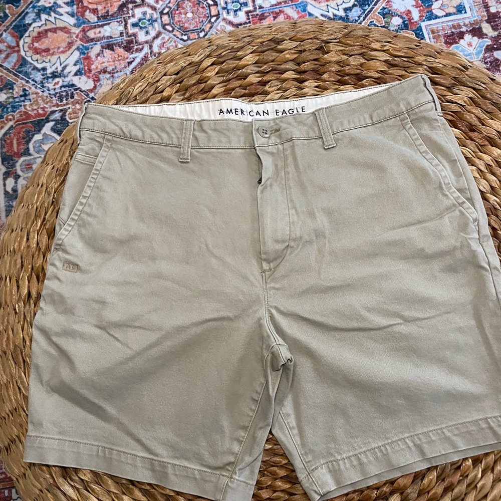 American Eagle Outfitters Men's Khaki Shorts size 36
